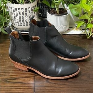 Frye Black Carson Chelsea Leather Ankle Boots. Great condition. W7.5